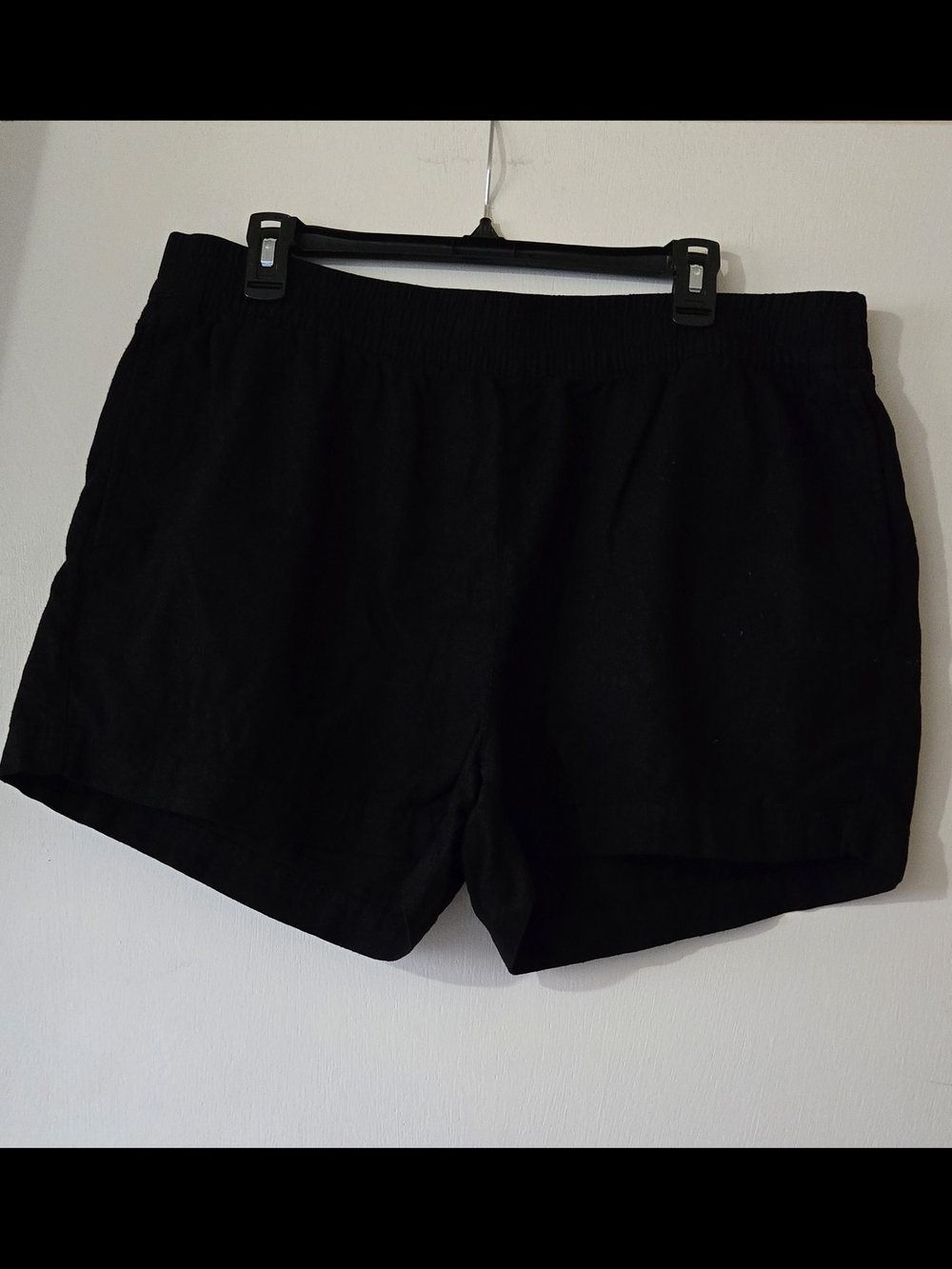 Old Navy Black Women's Elastic-Waist Linen Blend Shorts